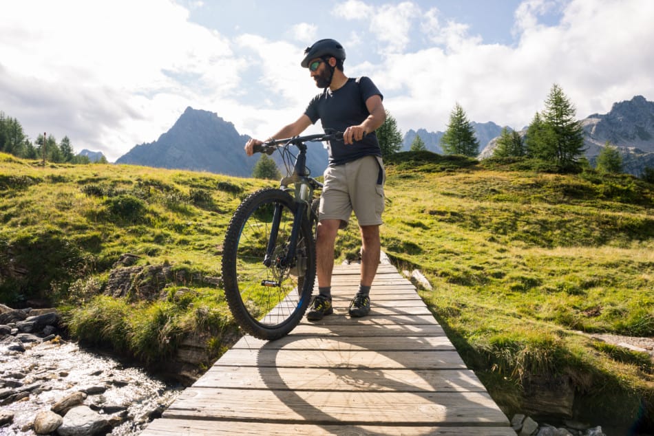 mountain bike attire