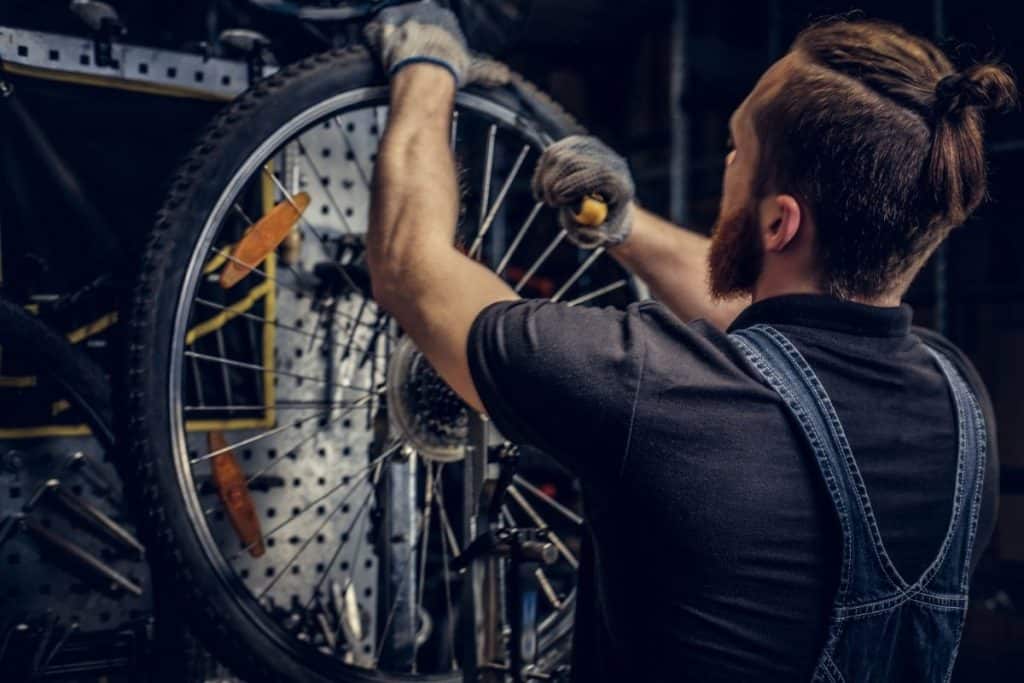 can-you-patch-a-tubeless-bike-tire-mountain-treads