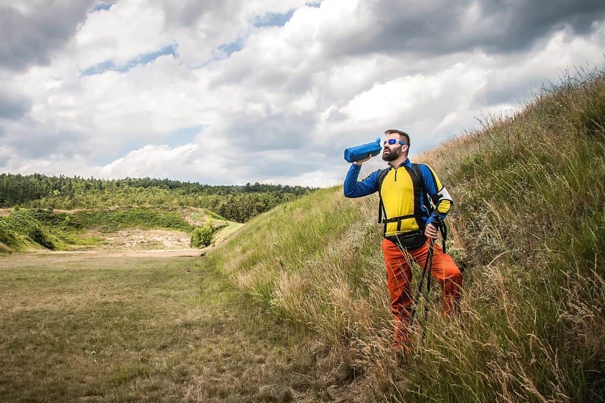 How To Keep Water Cold On A Hike (Tips & Tricks!) Mountain Treads