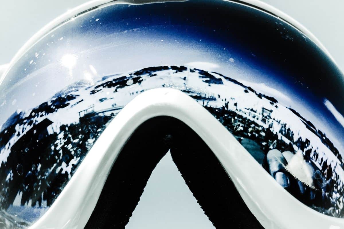 Are Ski Goggles Polarized? Mountain Treads
